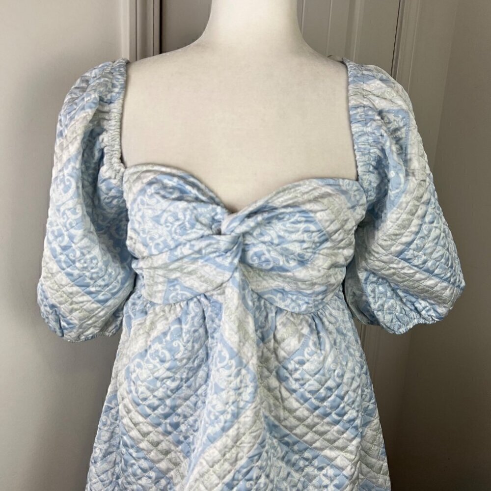 En Saison Aim to Impress Quilted Satin Puff Sleeve Mini Dress Size M Blue Print - Picture 4 of 16